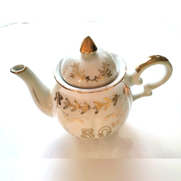 Musical China 50th Anniversary Hand-Painted Teapot with Lid Gold & White New - Picture 3 of 7